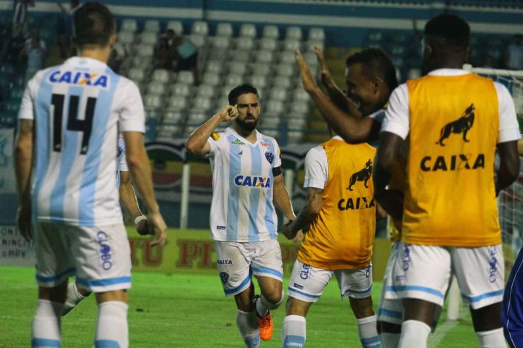 Pedro Carmona usou a cabeça para fazer o primeiro gol do Paysandu sobre o Figueirense (Foto: Fernando Torres/Paysandu)