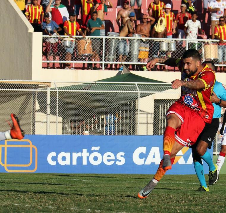 Juazeirense tropeça em casa