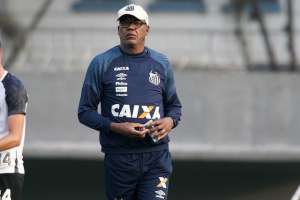Santos consulta CBF e anuncia que Chulapa está liberado para dirigir time