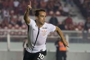 Jadson aceita reduzir salário e renova com Corinthians até o fim de 2020
