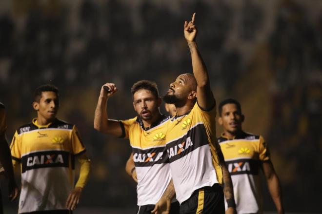 Criciúma derrota o Vila Nova e respira - Guilherme Hahn