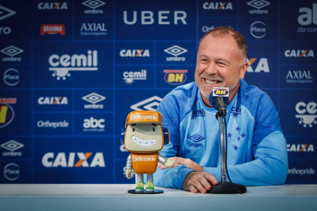 Dedé elogia rodízio proposto por Mano no Cruzeiro: 'Elenco é forte'