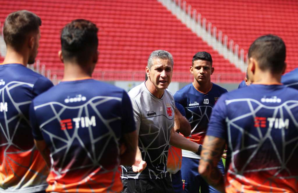 Recuperado, Ramon prega forte marcação para o Vasco superar o Corinthians