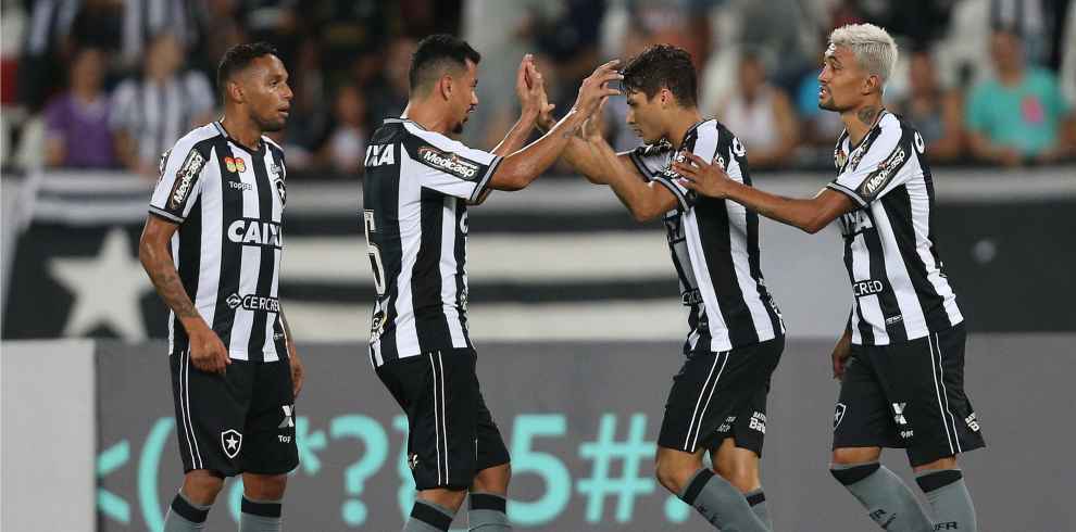 Sem Lindoso, Botafogo enfrenta o Inter e persegue embalo no Brasileirão