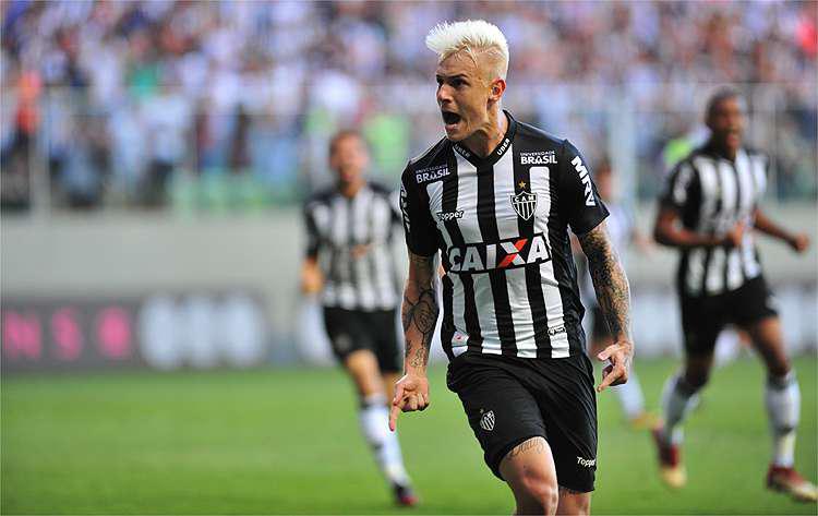 Negociações de jogadores da base ajudam a sustentar clubes brasileiros