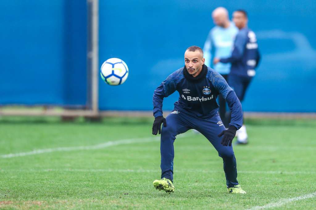 Grêmio poupa titulares e aposta em Marinho e Douglas ante a Chapecoense 2 0002050330668 img