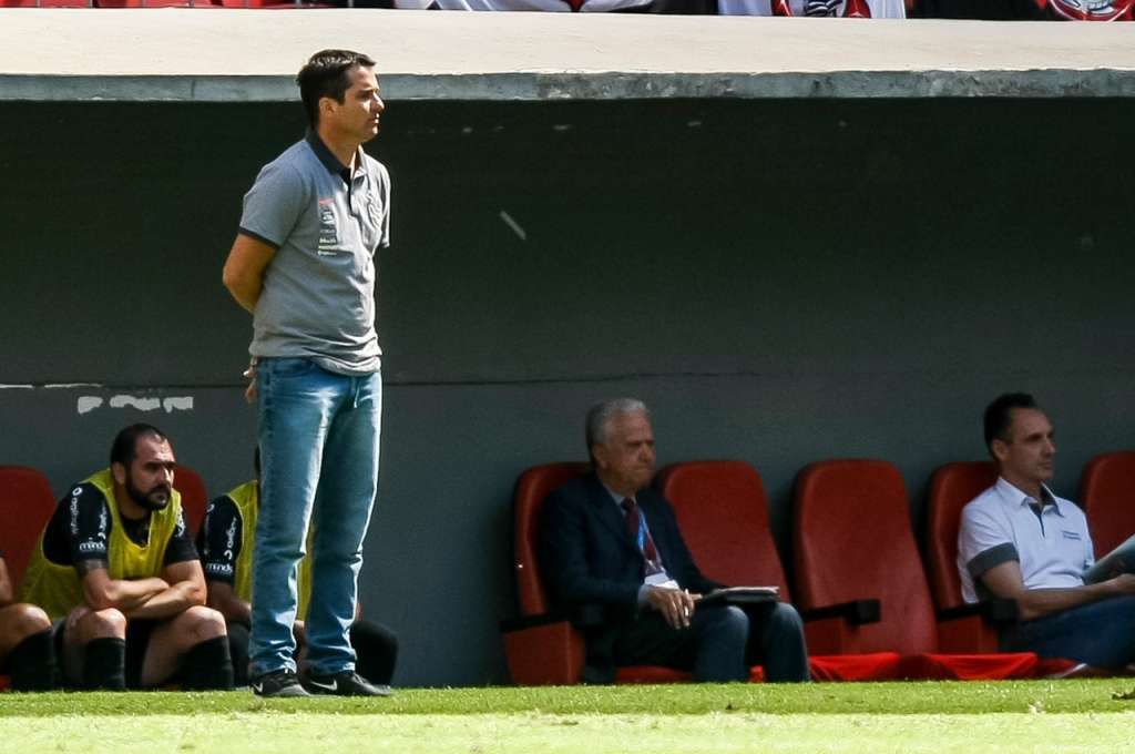 Loss festeja goleada do Corinthians e exalta Romero: 'Ele tem um pouco de tudo'