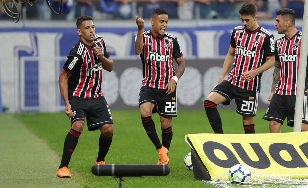 Diego Souza destaca 'maturidade' do São Paulo na briga pelo título