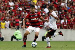 BRASILEIRÃO: Em domingo de goleadas, Flamengo e São Paulo disparam na frente