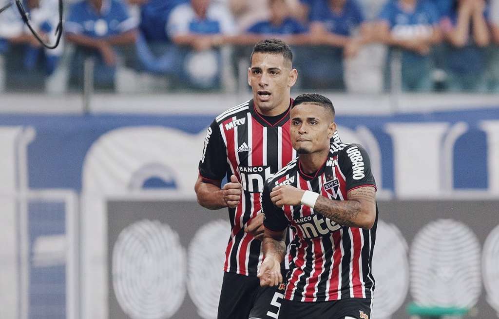 Éverton e Diego Souza marcaram os gols que mantiveram o São Paulo na vice-liderança