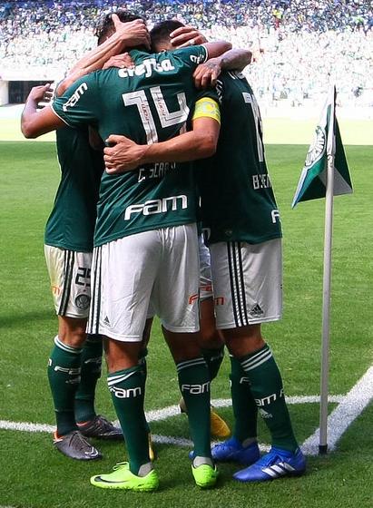 Palmeiras passou fácil pelo ameaçado Paraná