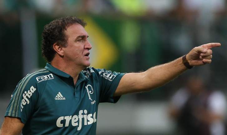 Após dias negociando, Santos surpreende e contrata ex-técnico do Palmeiras