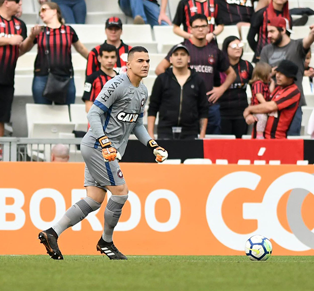Titular na goleada do Atlético Paranaense, Felipe Alves celebra atuação