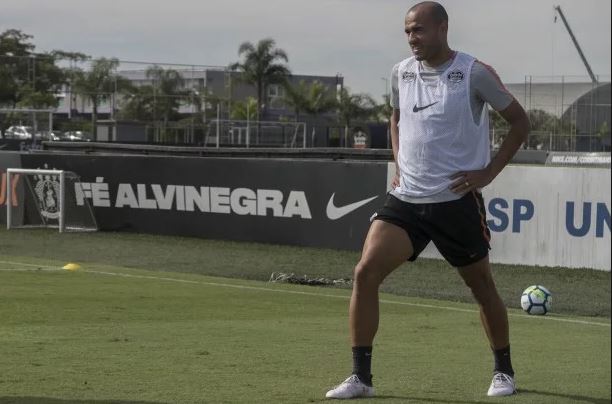 Roger se recupera e pode reforçar o Corinthians contra a Chapecoense