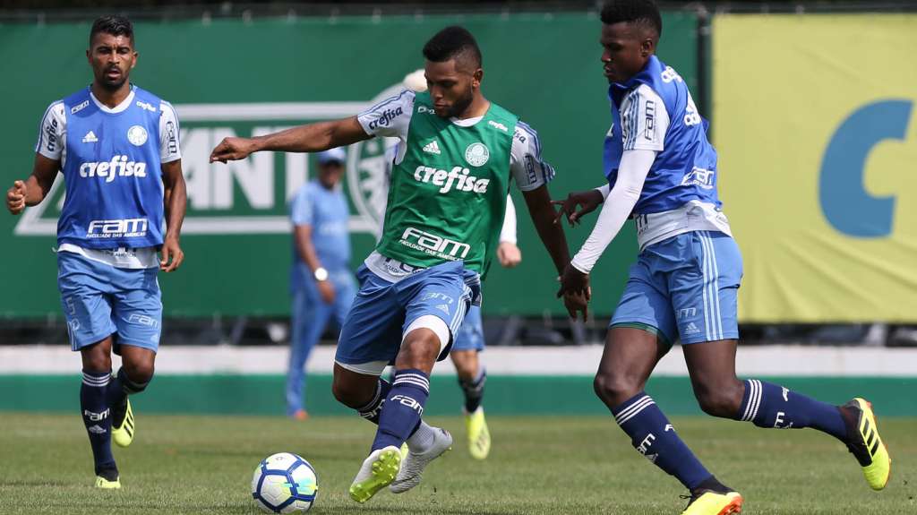 Palmeiras treina com Deyverson entre os titulares e Gustavo Scarpa na reserva