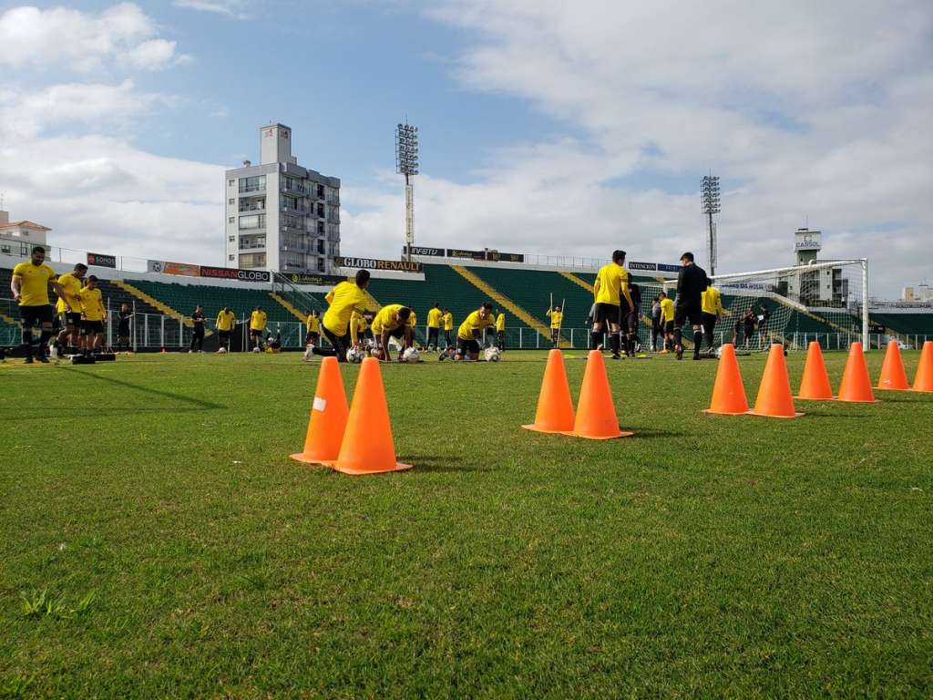 Em momentos distintos, Figueirense e CRB se enfrentam 4ª vez na história