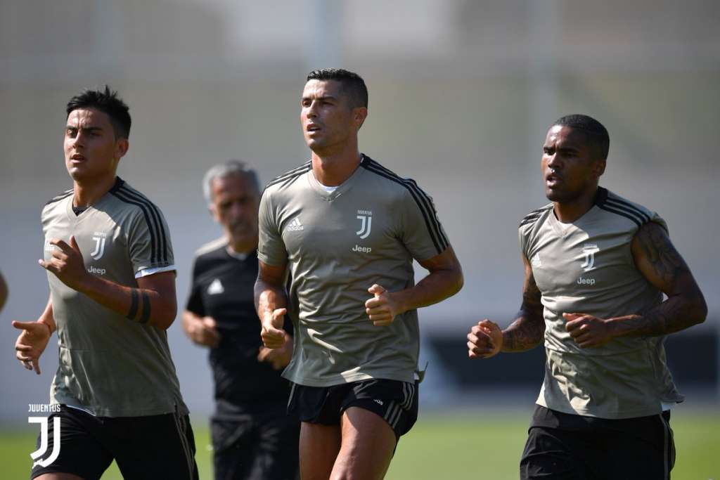 CR7 festeja '1º treino duro' cumprido em pré-temporada na Juventus