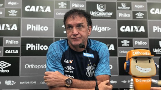 Cuca pede calma com atual elenco e diz que Santos brigará pela Libertadores