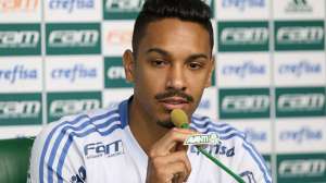 Antônio Carlos elogia volta de Deyverson ao time titular do Palmeiras
