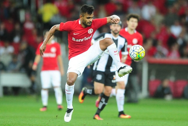 Internacional se cansa e anuncia rescisão de contrato com o volante Fernando Bob