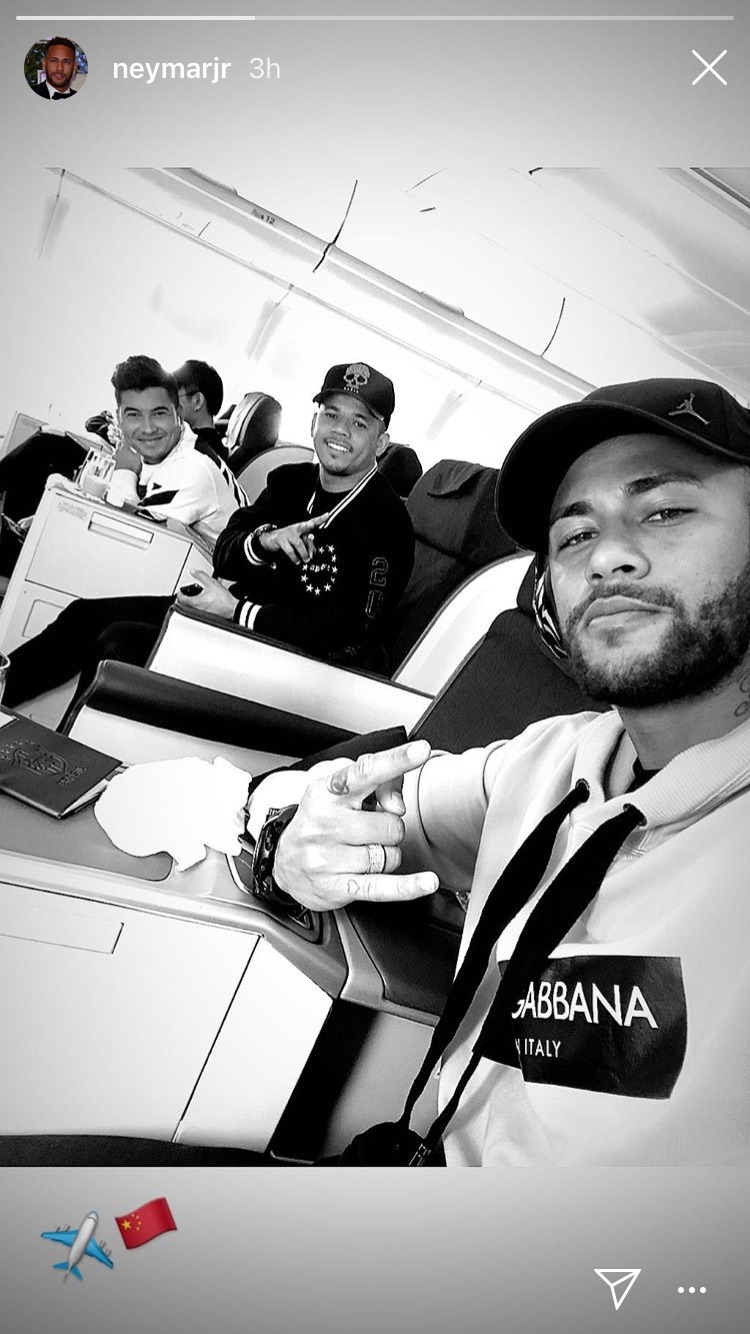 Francês: Com ‘parças’, Neymar viaja à China para se reapresentar no PSG