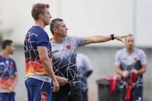 Regularizado e perto de estreia, Maxi López quer ajudar o Vasco até na defesa