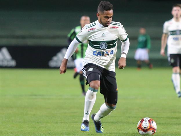 Série B: Sem espaço, Evandro troca Coritiba pelo CSKA Sofia-BUL