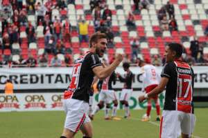 Série C: Joinville perde lateral para o Brasil-RS e negocia zagueiro com time português