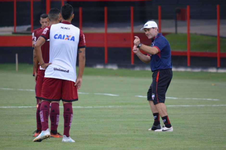 Série B: Claudio Tencati cobra mais apoio da torcida do Atlético-GO durante os jogos