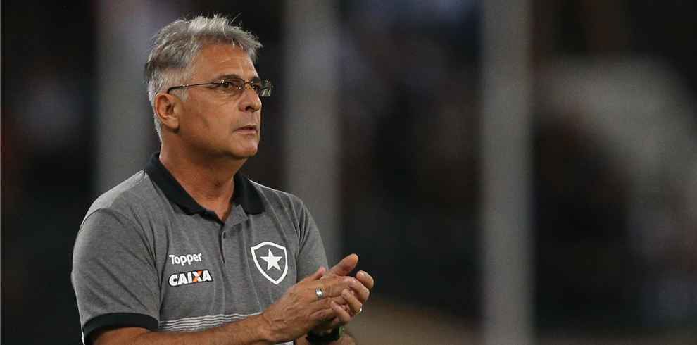 Após ser demitido, Marcos Paquetá pede desculpas ao torcedor do Botafogo