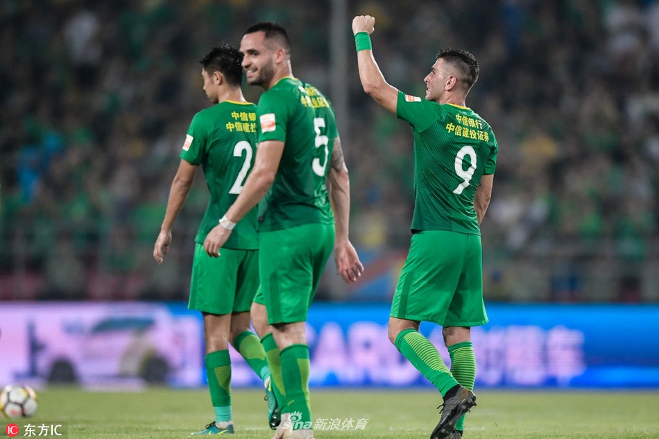 Com três assistências de Renato Augusto, Beijing dá show e retoma liderança do Chinês