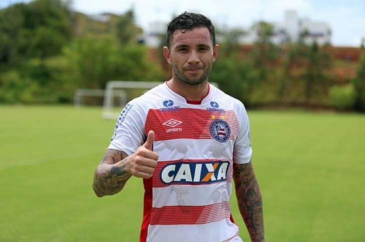 Presidente do Bahia confirma que lateral deseja se transferir para Racing-ARG