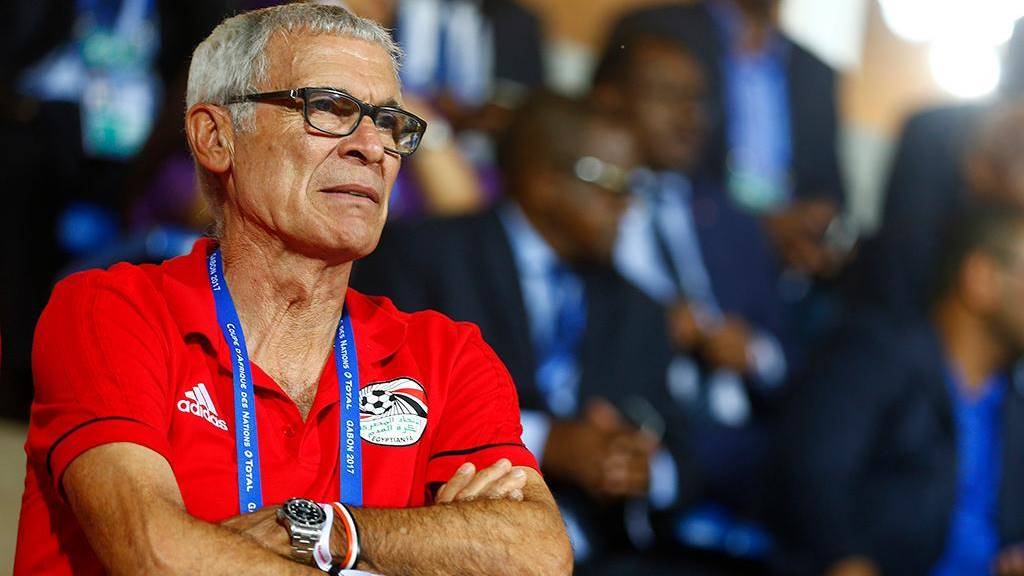 Demitido pelo Egito após Copa, Cúper assume Usbequistão e assina até fim de 2022