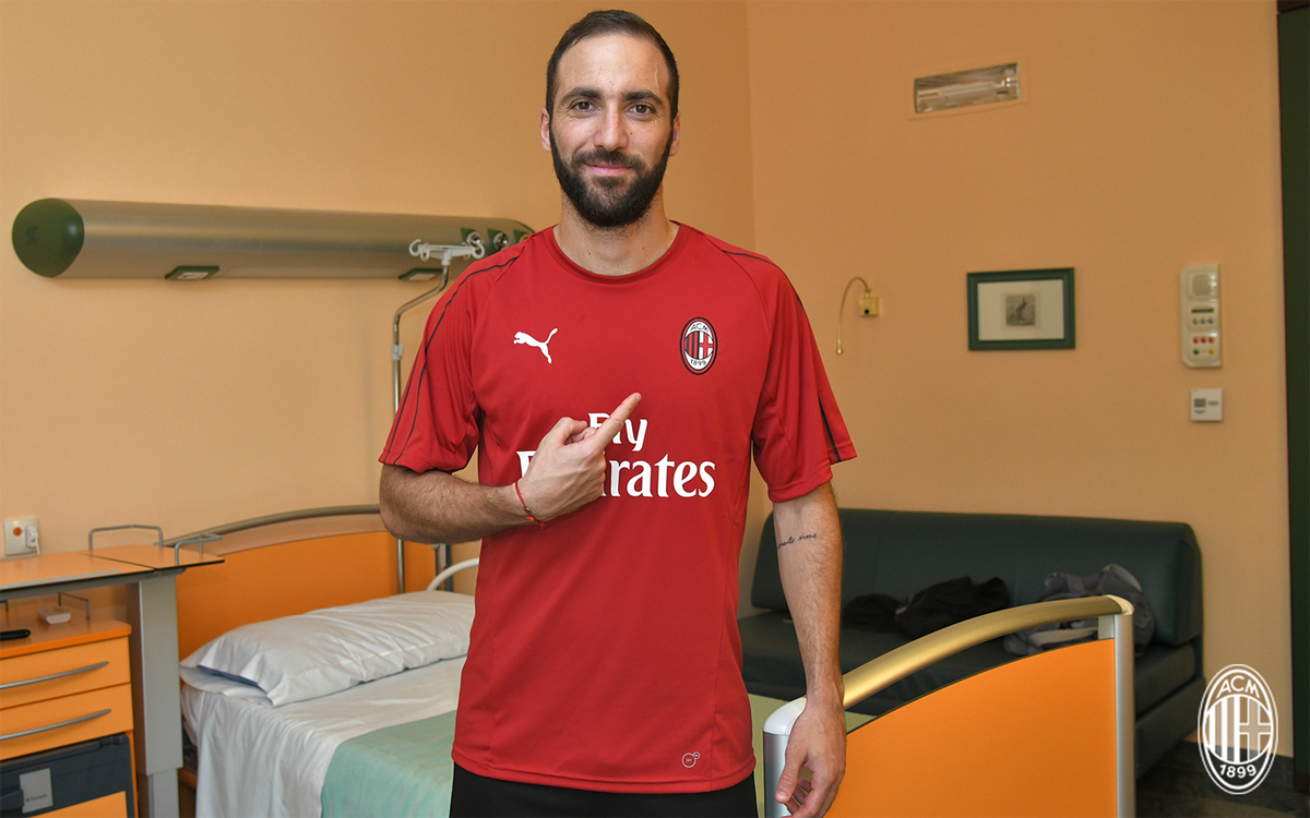 Milan oficializa acerto por empréstimo com Higuaín até junho de 2019