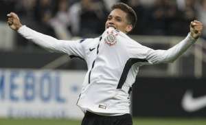 PSG prepara proposta vantajosa para tirar meia-atacante do Corinthians