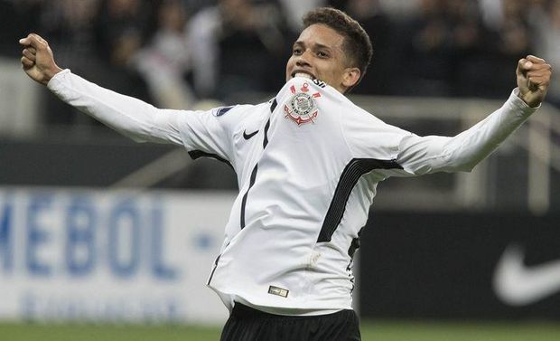 PSG prepara proposta vantajosa para tirar meia-atacante do Corinthians