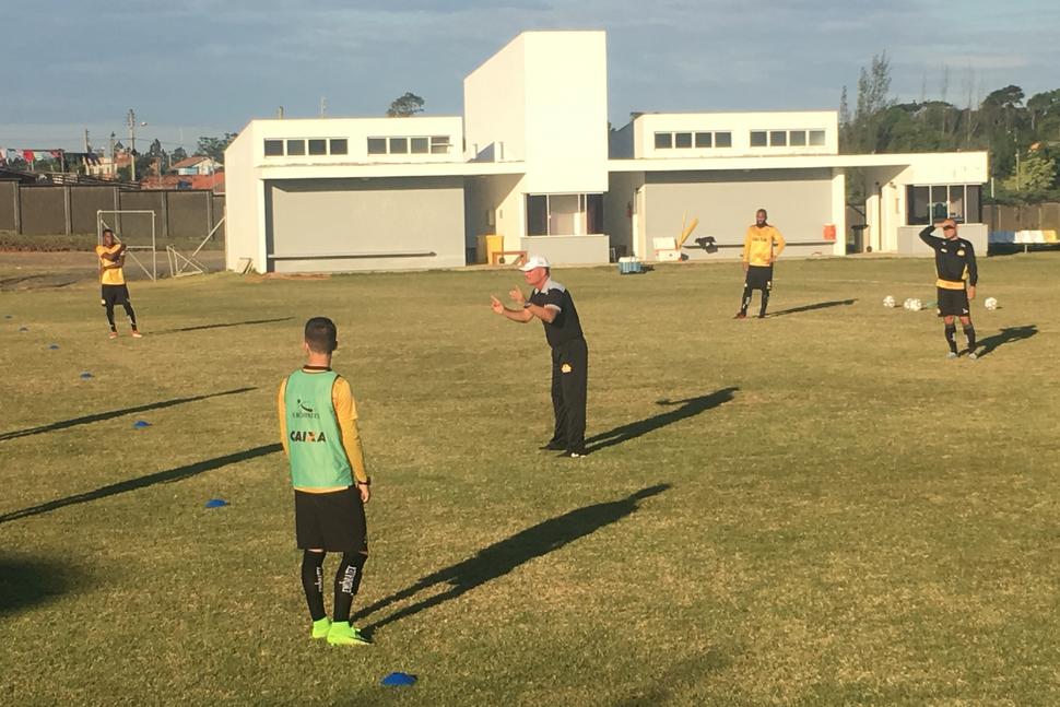 Criciúma quer aumentar série invicta para voltar a deixar a degola da Série B