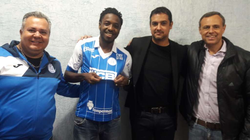 Francis, diretores do clube e o técnico Marquinhos Santos