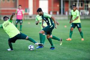 Invicto, Adilson Batista tenta lidar com as 'suspensões' do América-MG
