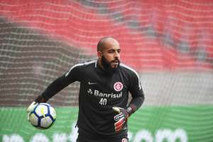 Danilo Fernandes passará por cirurgia no ombro e desfalcará Inter por 4 meses