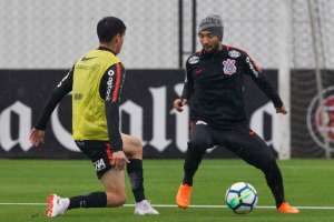 Corinthians volta a poupar titulares e pode ter garotos encarando o Atlético-PR