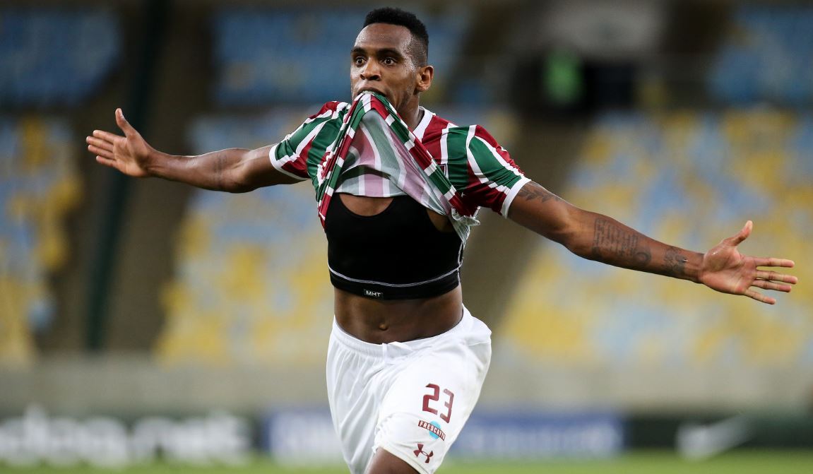 Autor do 1º gol, Digão ganha camisa do Fluminense por marca centenária