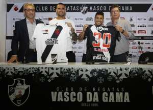 Leandro Castan e Vinícius Araújo são apresentados no Vasco