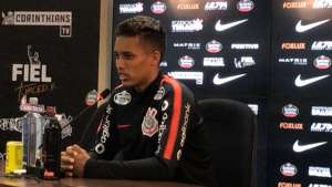 Pedrinho nega especulação sobre PSG e diz que deseja fazer história no Corinthians