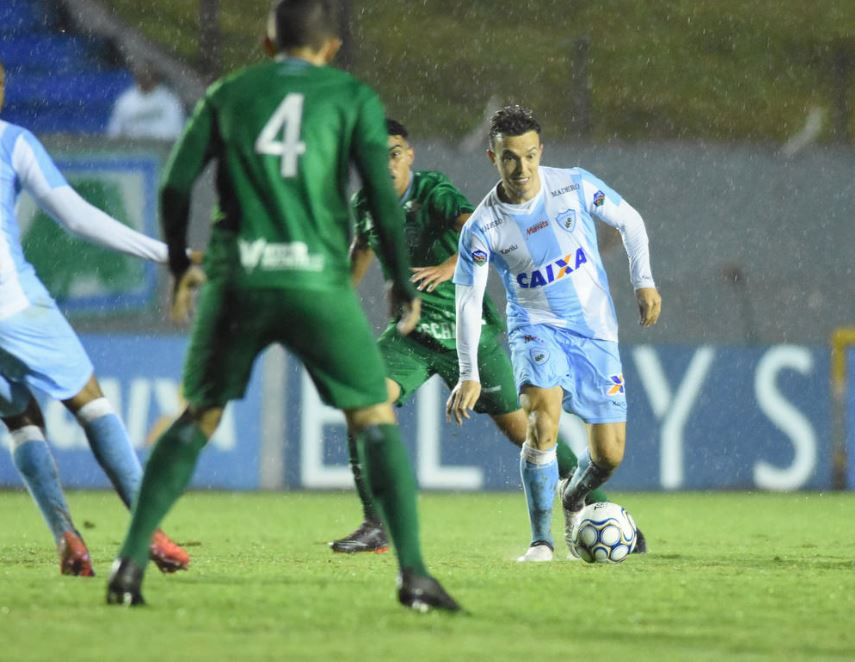 Guarani aproveita chances, sabe se defender e vence Londrina
