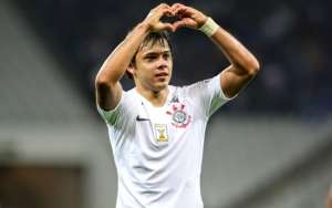 Romero supera críticas com amadurecimento e se torna ídolo no Corinthians