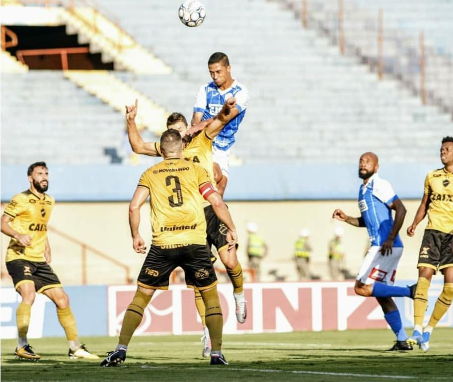 Vila vence embate complicado contra o São Bento e volta ao G4 - Foto: Jesus Vicente