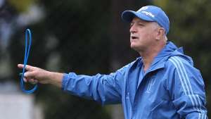 Em Belo Horizonte, Felipão conhece o elenco e comanda o 1º treino do Palmeiras
