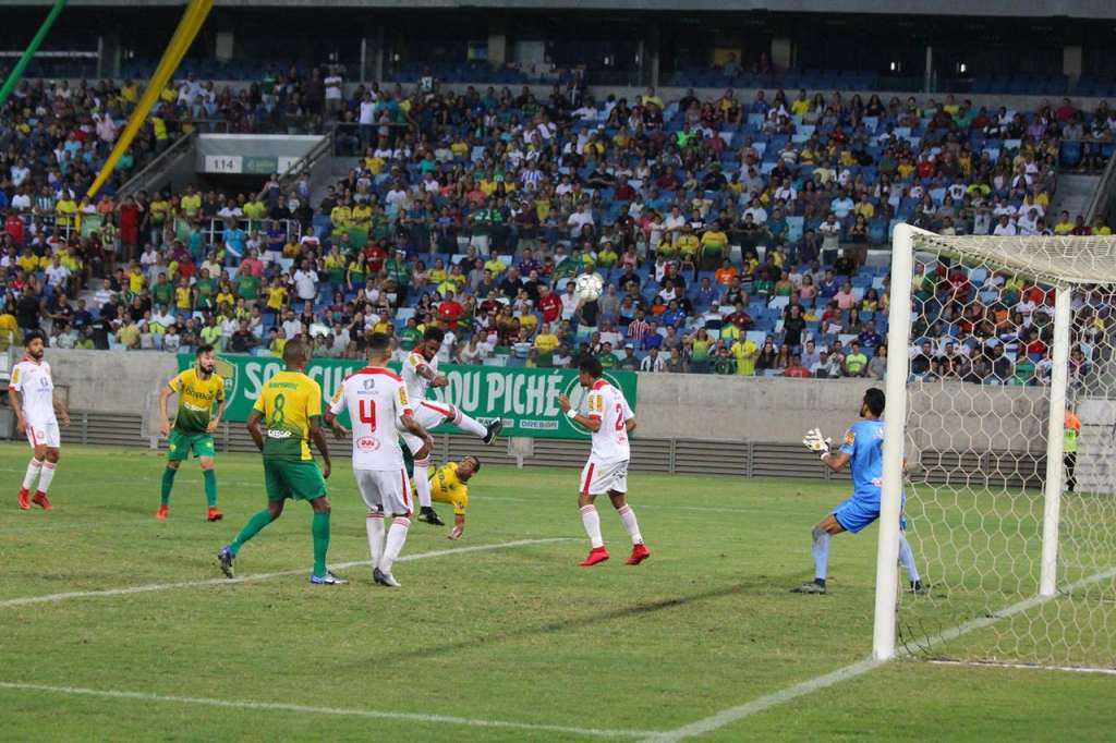 Jenison marcou golaço de voleio. (Foto: Pedro Lima / EC Cuiabá)