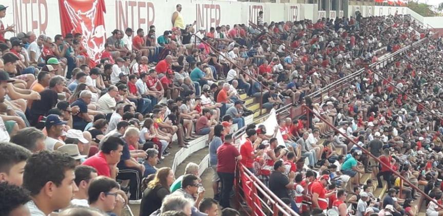 Torcida apoiou a Internacional que empatou com a Francana por 1 a 1